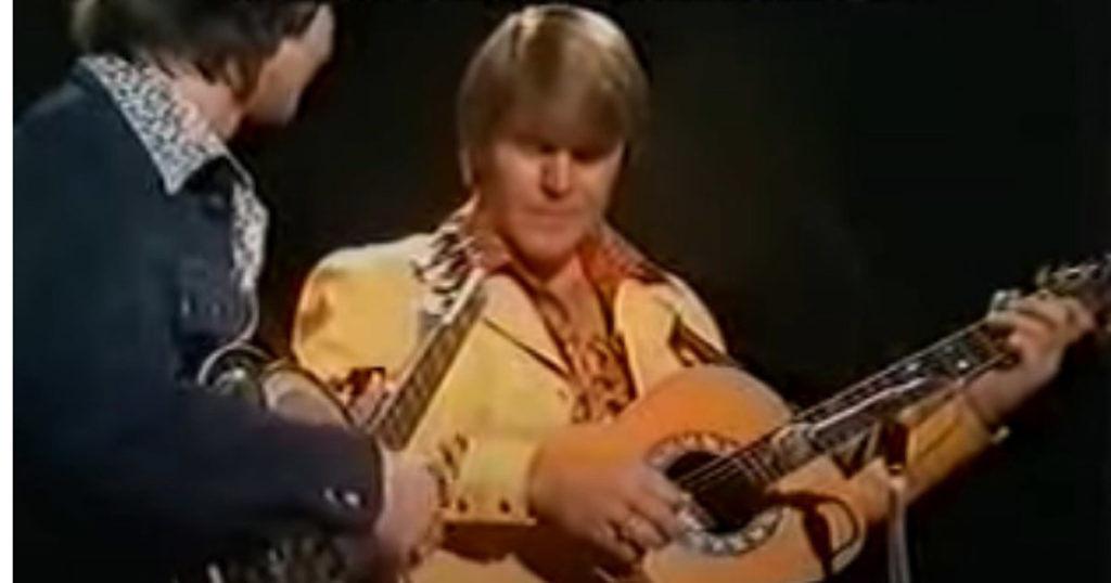 Glen Campbell and Carl Jackson play stunning banjo duet live