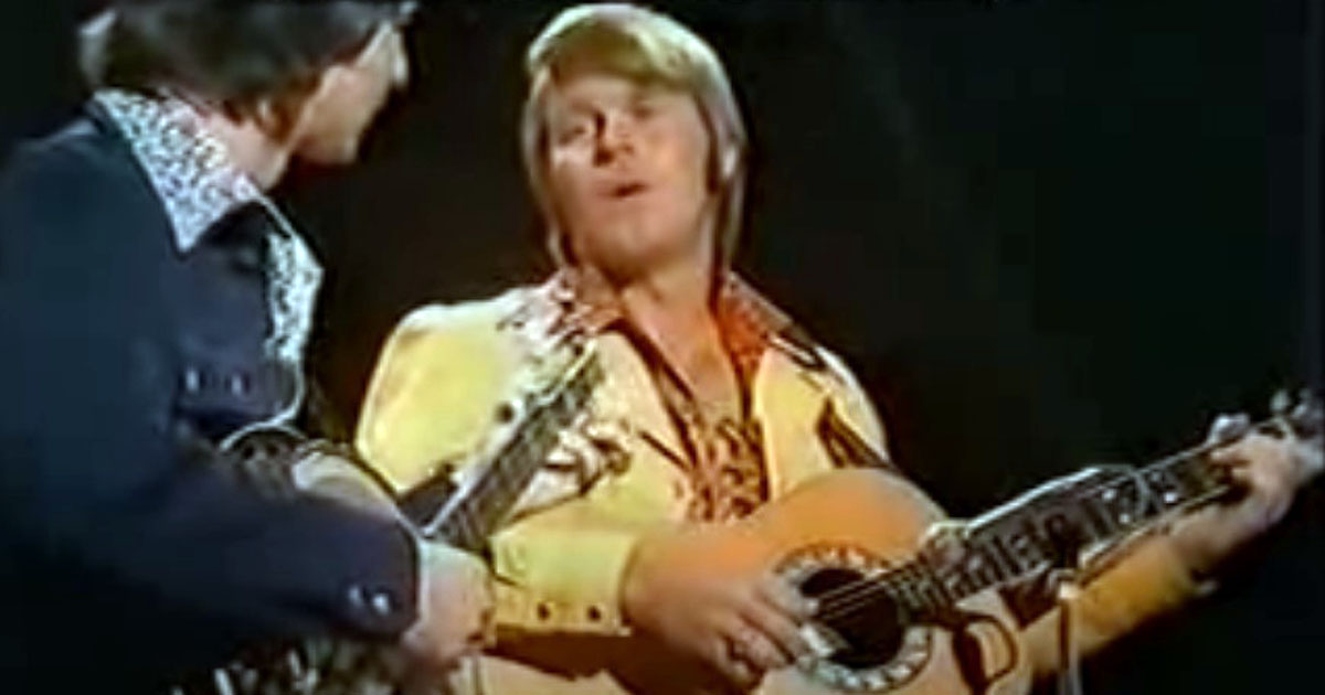 Glen Campbell and Carl Jackson play stunning banjo duet live
