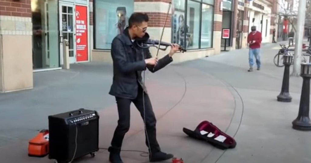 Incredible busker plays crisp electric violin medley and beatboxes at