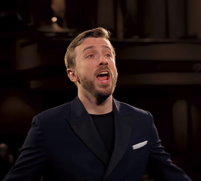 200 Children Sing Beautiful Rendition Of “You Raise Me Up” With Peter