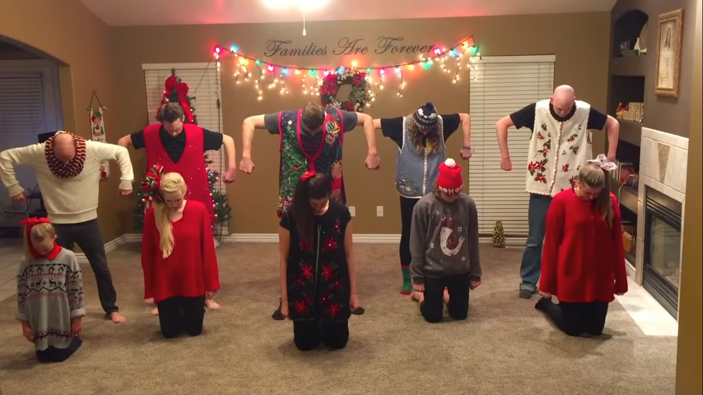 Family with 8 kids gets everyone in the spirit with epic Christmas dance
