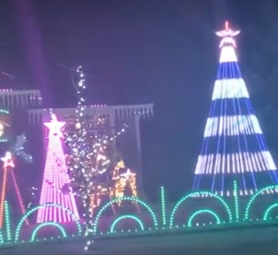 Christmas light display gives neighbors something to laugh about when